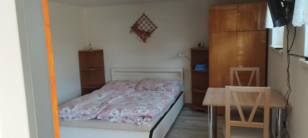 Postel nebo postele na pokoji v ubytování Apartmány Věra