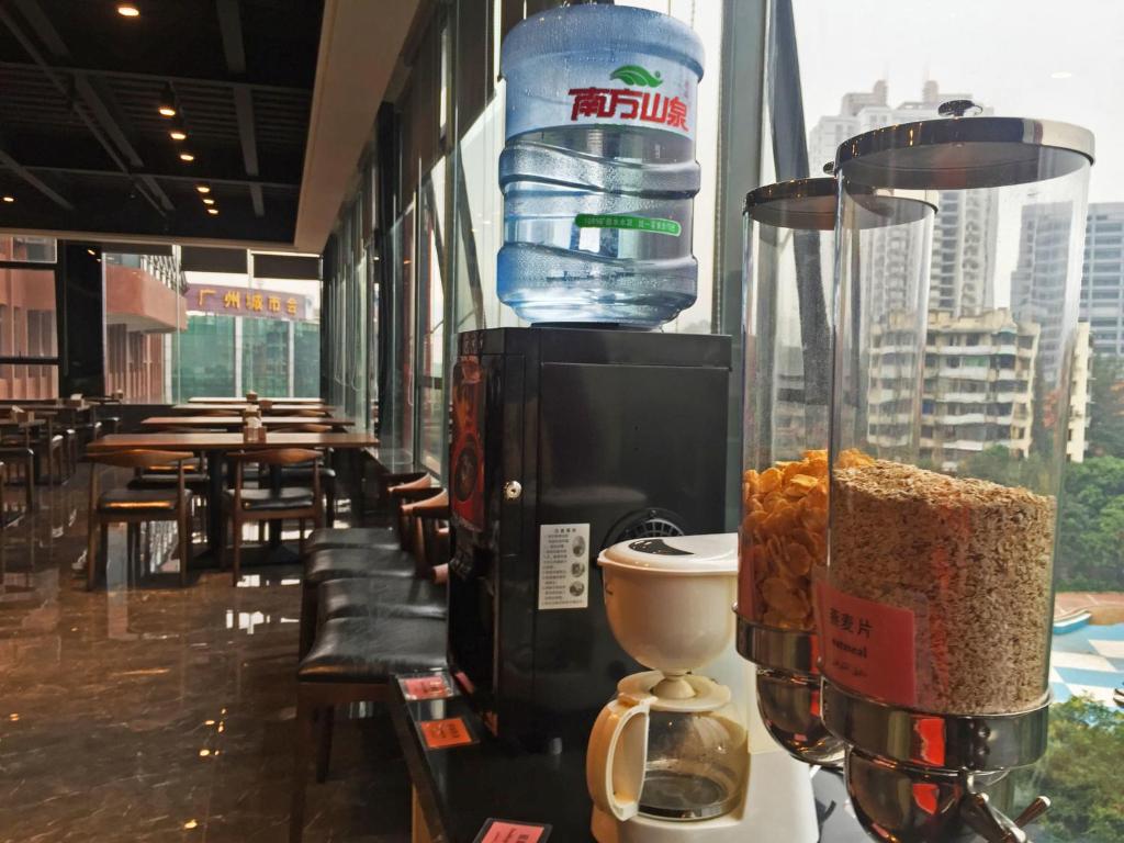 Nápoje v ubytování Paco Hotel Shuiyin Road Guangzhou-Free bus Canton Fair