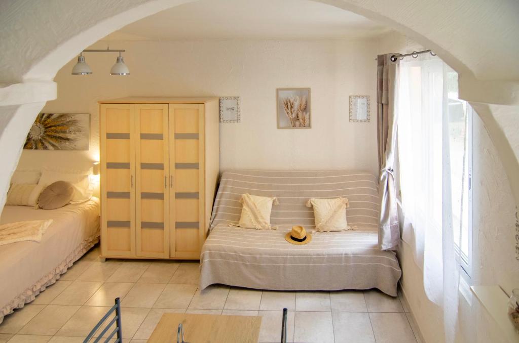 Posezení v ubytování Appartement 32m2 Juan les Pins 350 m plage climatisé WIFI centre