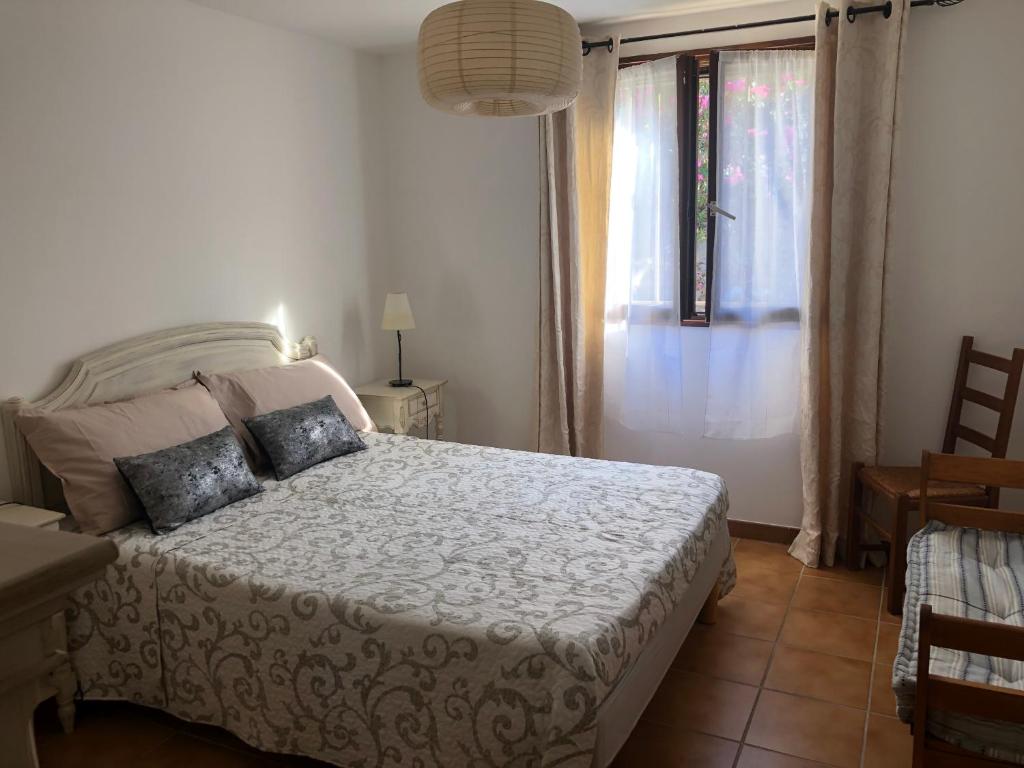 Postel nebo postele na pokoji v ubytování La corse entre plage et rivière