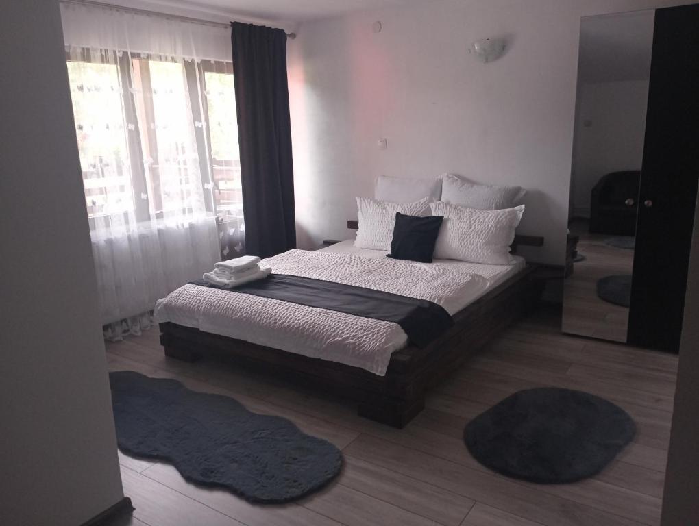 Postel nebo postele na pokoji v ubytování Casa Cătă&Daria duplex