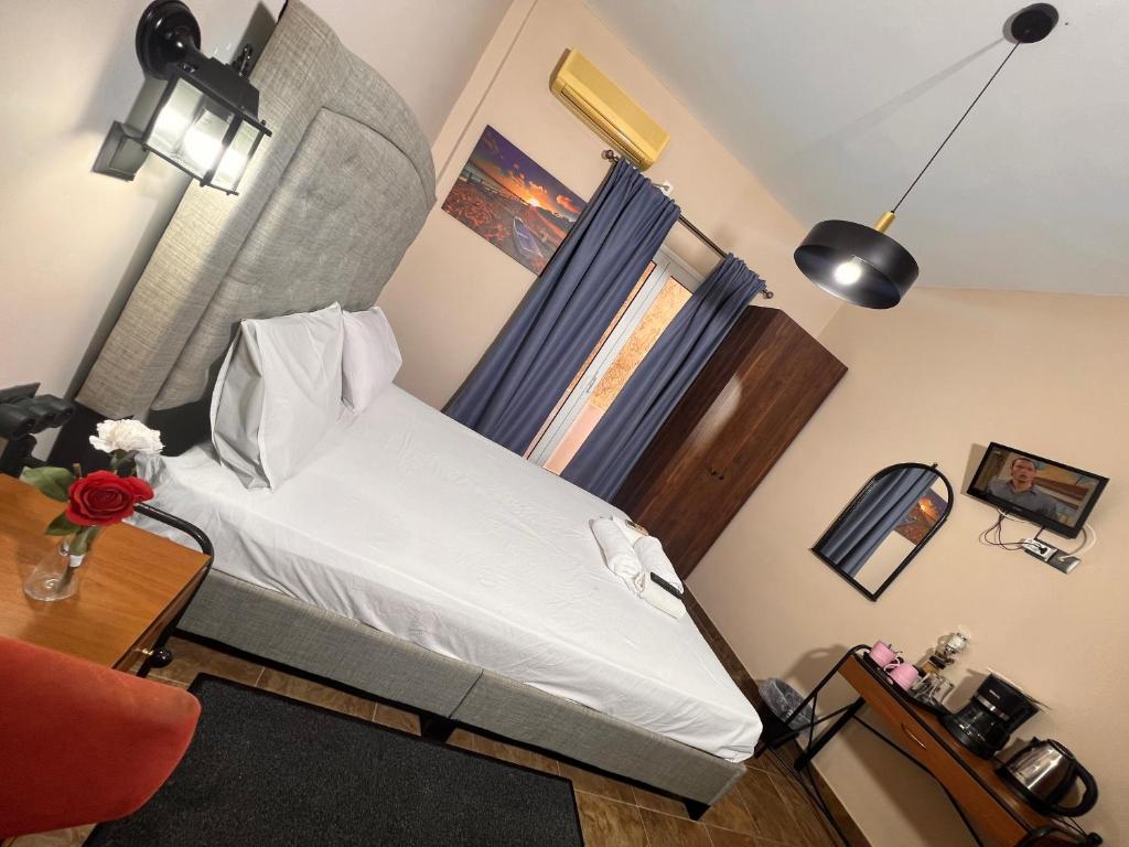 Postel nebo postele na pokoji v ubytování blue Hotel