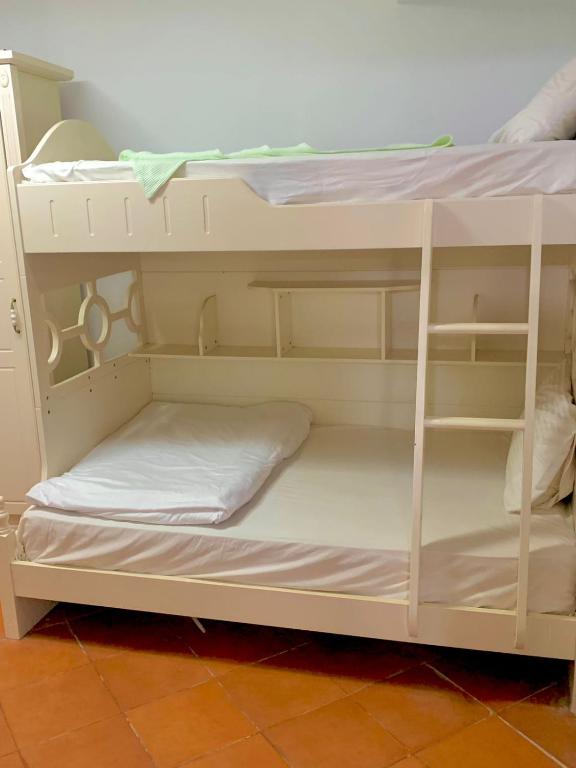 Postel nebo postele na pokoji v ubytování بورتو مارينا