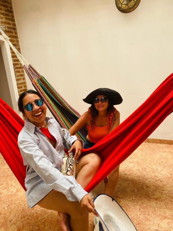 two women are sitting on a hammock at Paraiso Pie de la Popa in Cartagena de Indias