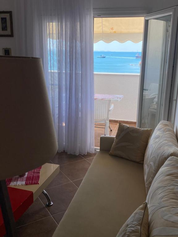 Зона вітальні в Albi Apartmet beachfront in Shengjin