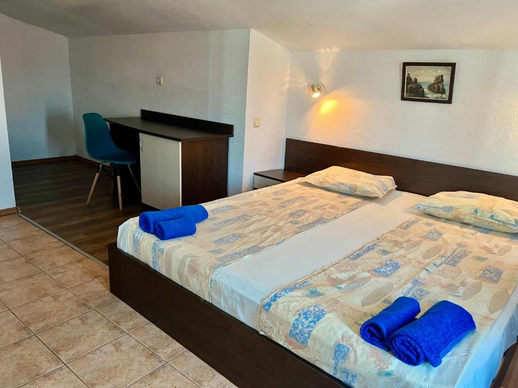 A bed or beds in a room at Paunovi Guest House