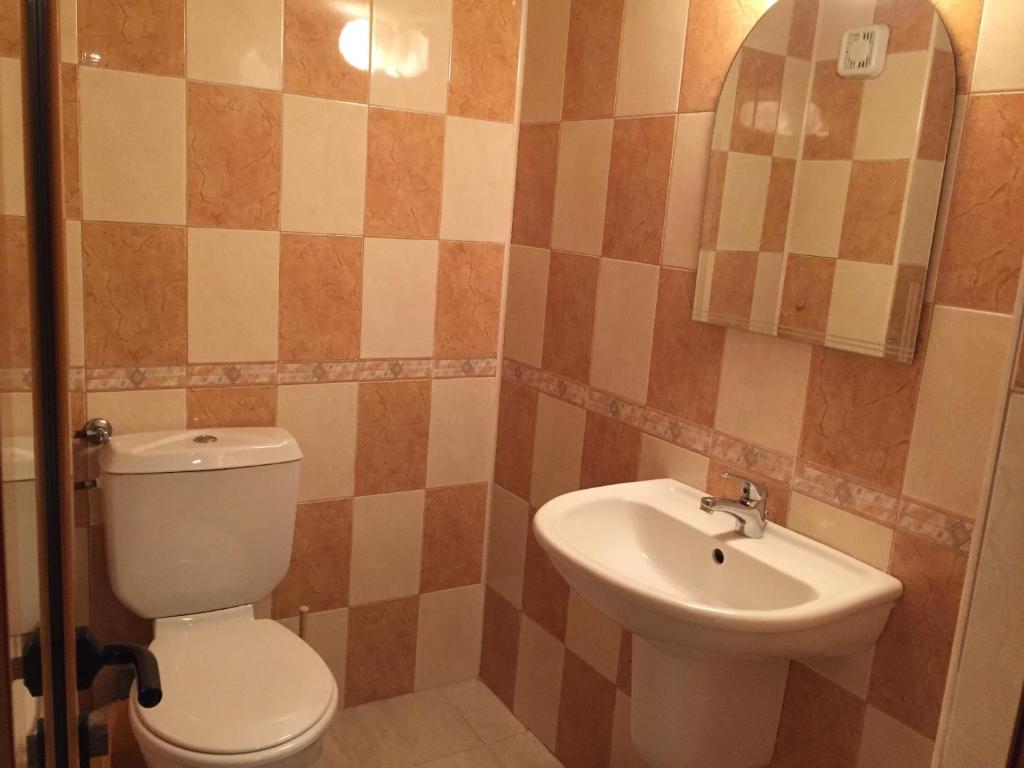 A bathroom at Paunovi Guest House