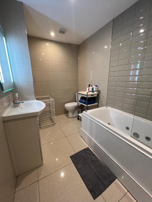 Koupelna v ubytování Lovely Dublin Home - Just 15 Mins to City Centre