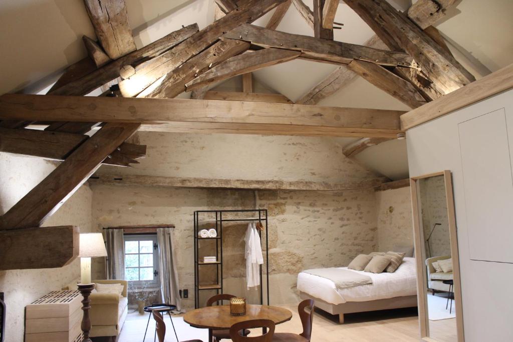 a living room with wooden ceilings and a couch at Châteauneuf Suites in Châteauneuf