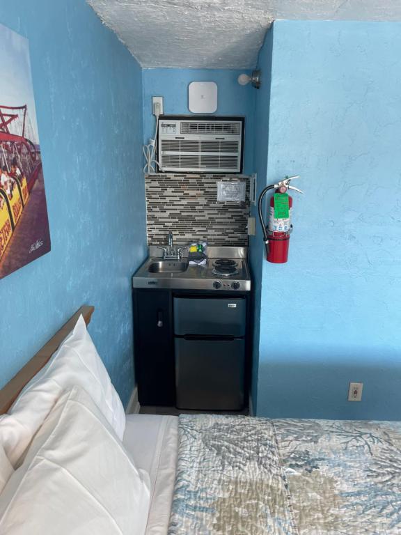 Postel nebo postele na pokoji v ubytování Surfcomber Motel