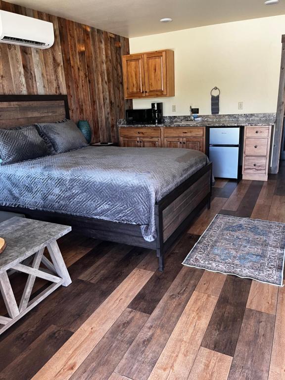 Rhodopa Lodge at Yellowstone photo