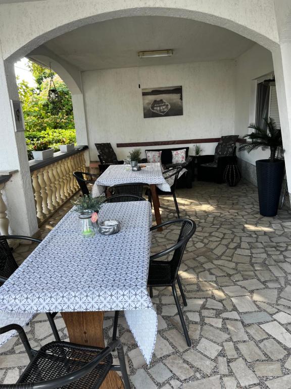 Posedenie v ubytovaní Haus EL MILO