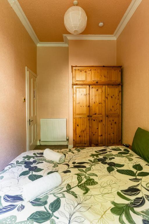 Postel nebo postele na pokoji v ubytování The Peach Room