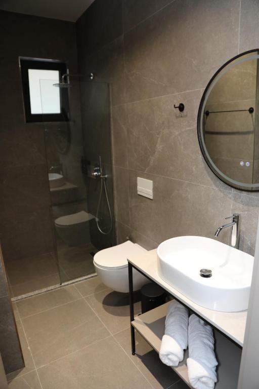 Koupelna v ubytování Kruja Luxury Suites