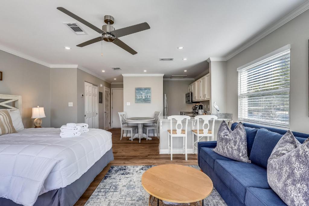 Image showcasing Sandpiper Cove 8208- by Holiday Isle Properties, Destin (updated prices ...