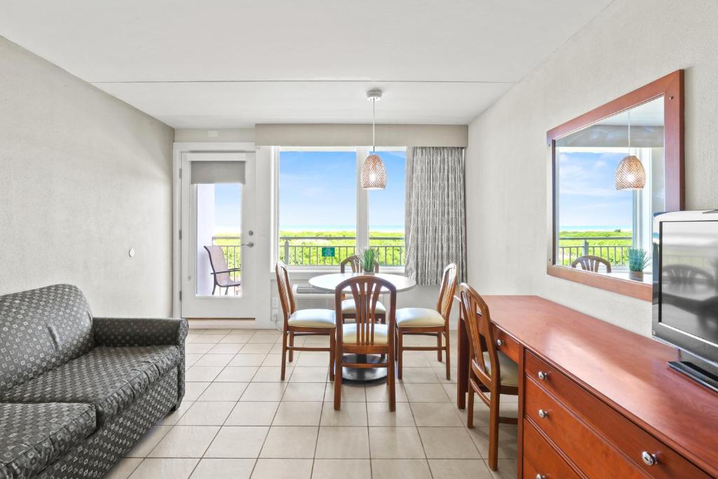 Posezení v ubytování Waikiki Oceanfront Inn