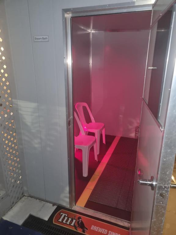 Home with spa, sauna, garden in prime location - Resim 24
