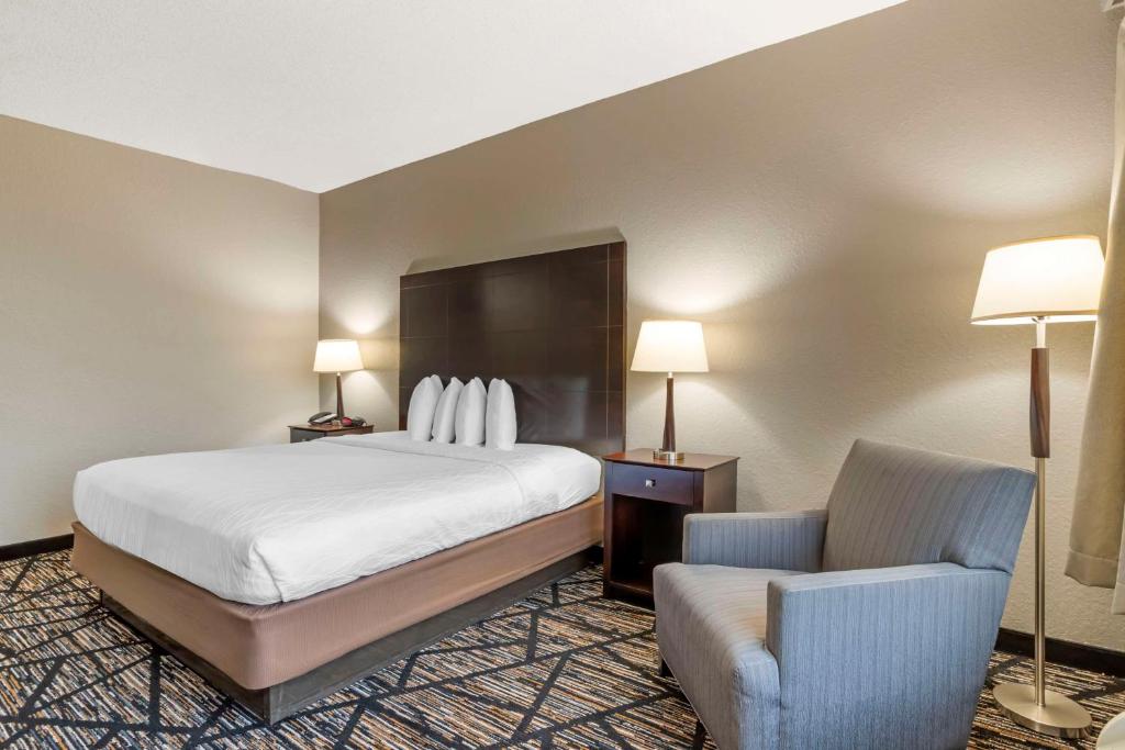 Best Western PLUS Hobby Airport Inn and Suites - Zimmer Mit Kingsize-Bett - Nichtraucher