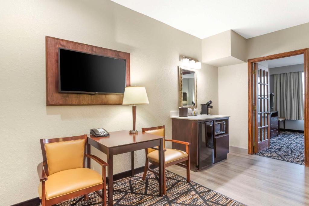 Best Western PLUS Hobby Airport Inn and Suites - King Suite - Barrierefreier Zugang/Nicht-Rauchen