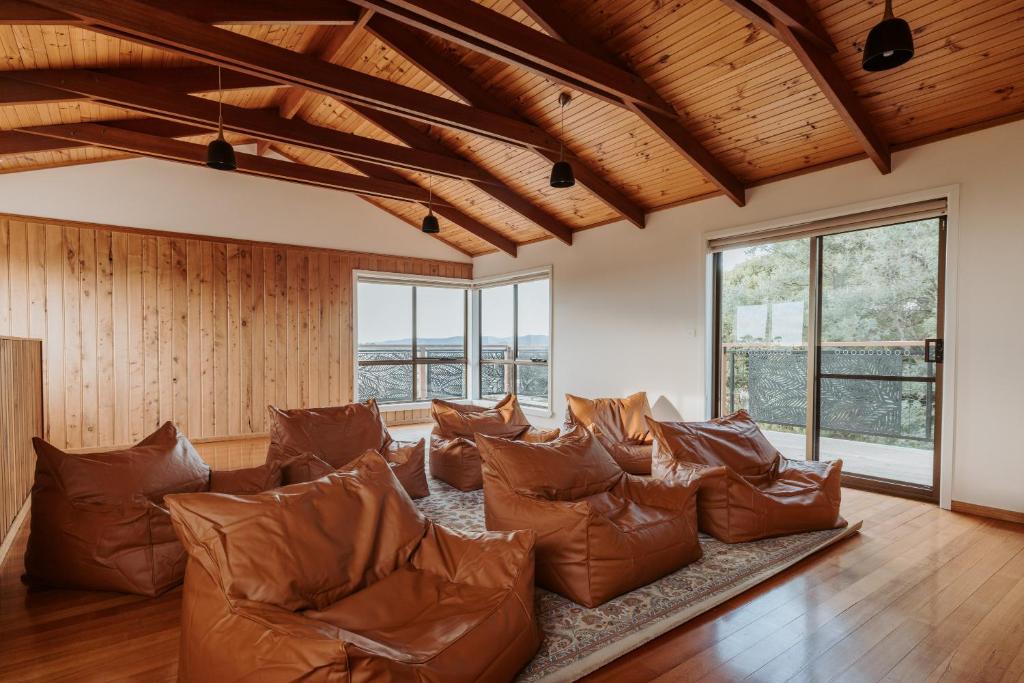 Posezení v ubytování Riverview Retreat