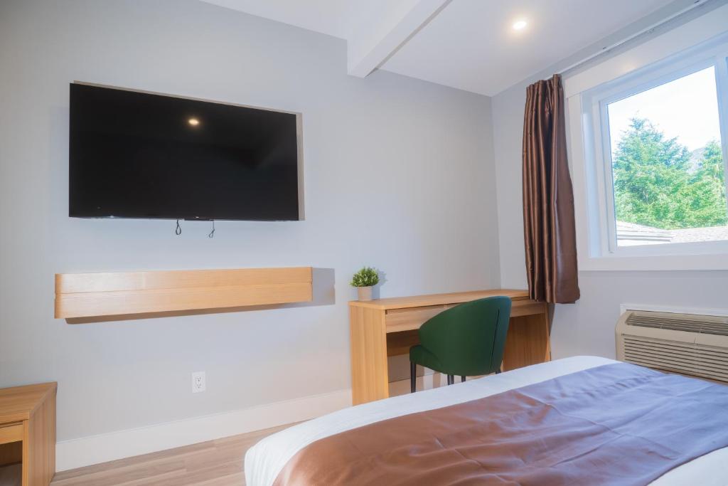 TV a/nebo společenská místnost v ubytování InnTowne Motel II