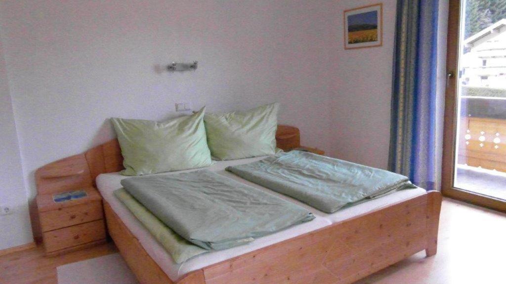 Postel nebo postele na pokoji v ubytování Luenerhof