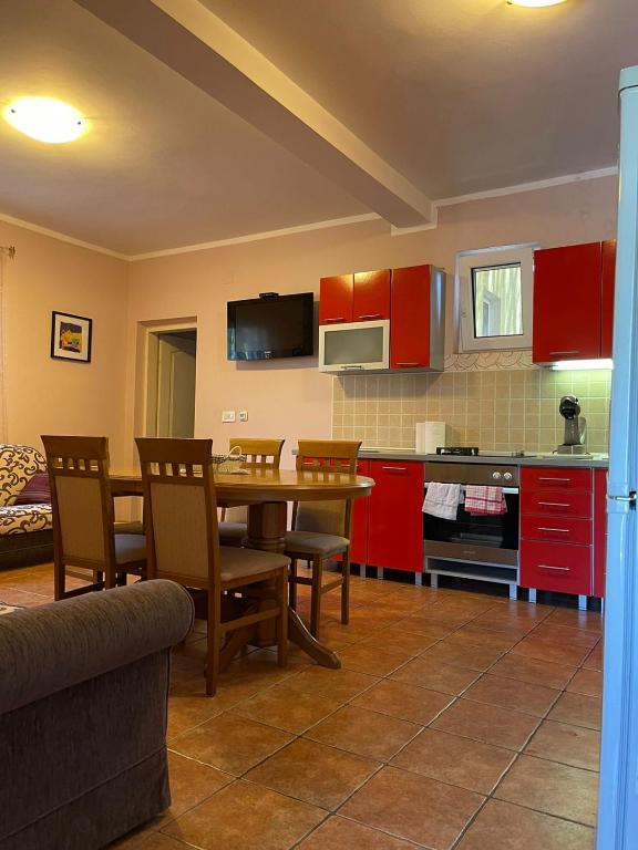 Kuchyň nebo kuchyňský kout v ubytování Apartments Villa-G Lustica