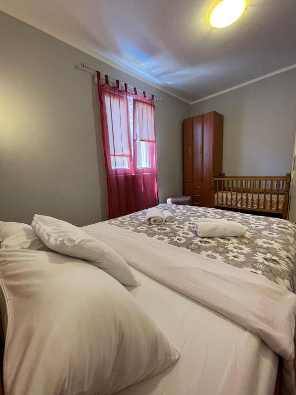 Postel nebo postele na pokoji v ubytování Apartments Villa-G Lustica
