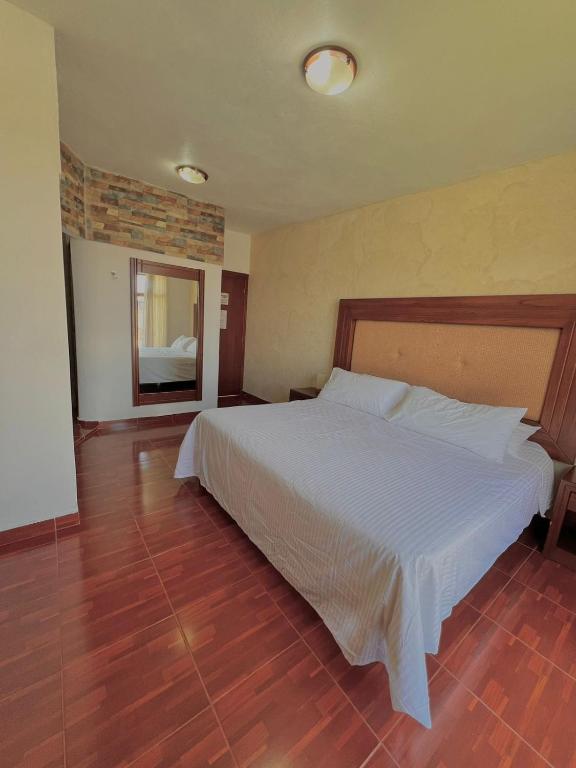 Hotel El Jaguar - Deluxe Double Or Twin Room With Pool Access