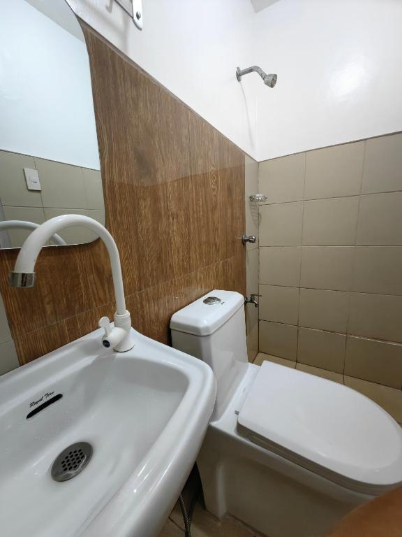 Koupelna v ubytování Homelux Transient House