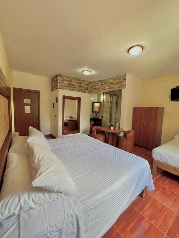 Hotel El Jaguar - Triple Room