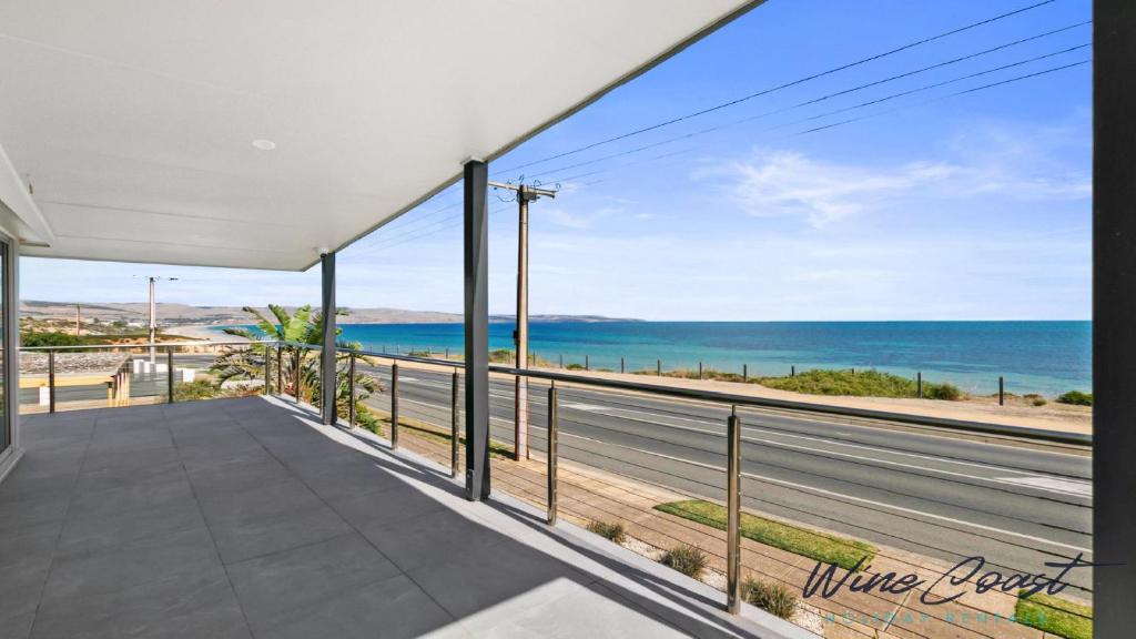 Esplanade Escape By Wine Coast Holiday Rentals، Aldinga Beach (أسعار