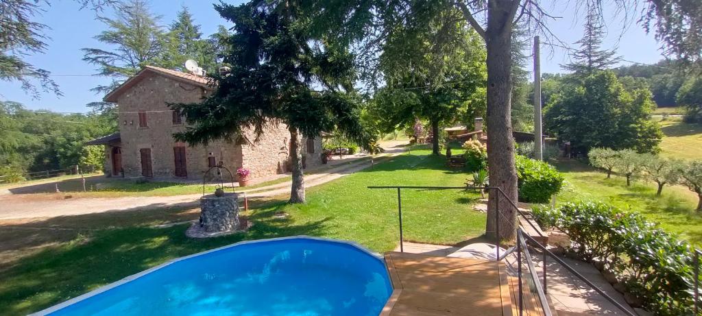 Bazén v ubytování Casale Il Tiglio nebo v jeho okolí