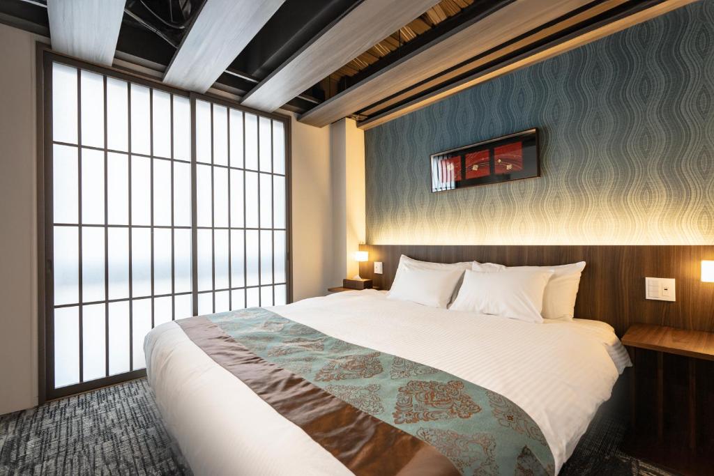 Postel nebo postele na pokoji v ubytování 谷町君Hotel Crush On 京都四条烏丸