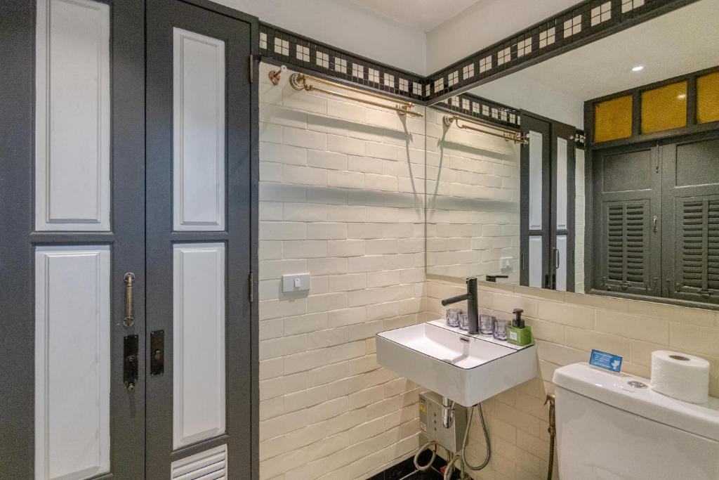 Priya Boutique House - 11