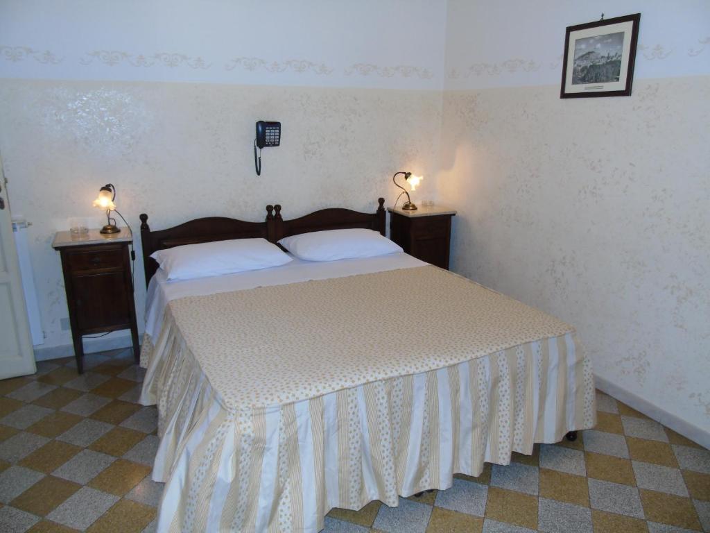 Postel nebo postele na pokoji v ubytování Albergo Cavour