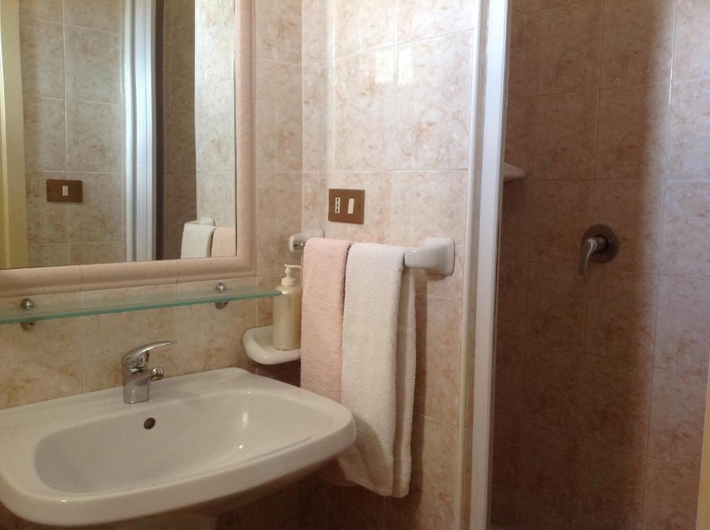 Koupelna v ubytování Albergo Cavour