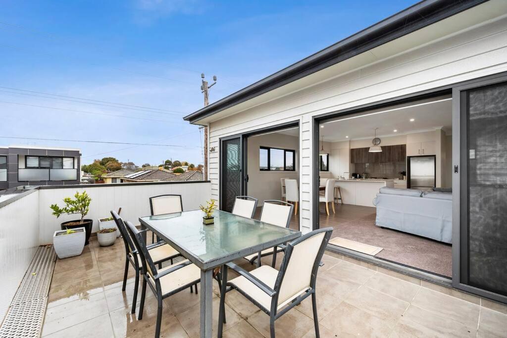 West Side Townhouse in Geelong West - Housity