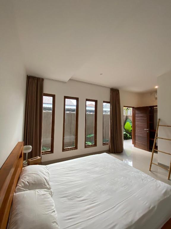 Postel nebo postele na pokoji v ubytování Kayom Rooms