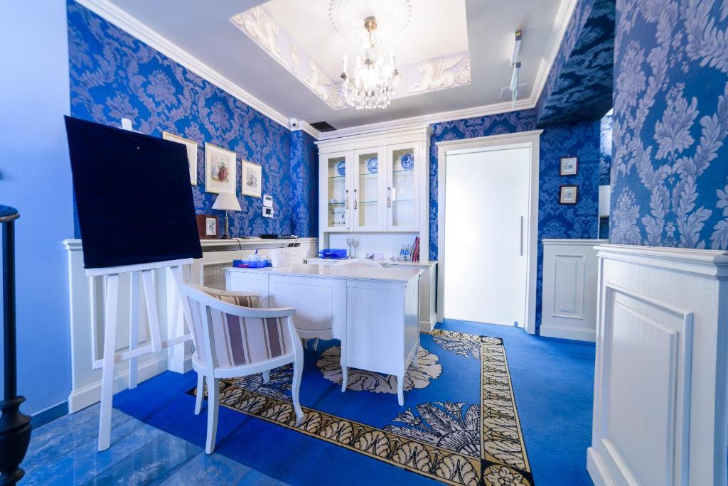 TV a/nebo společenská místnost v ubytování Ambasadorski Residence