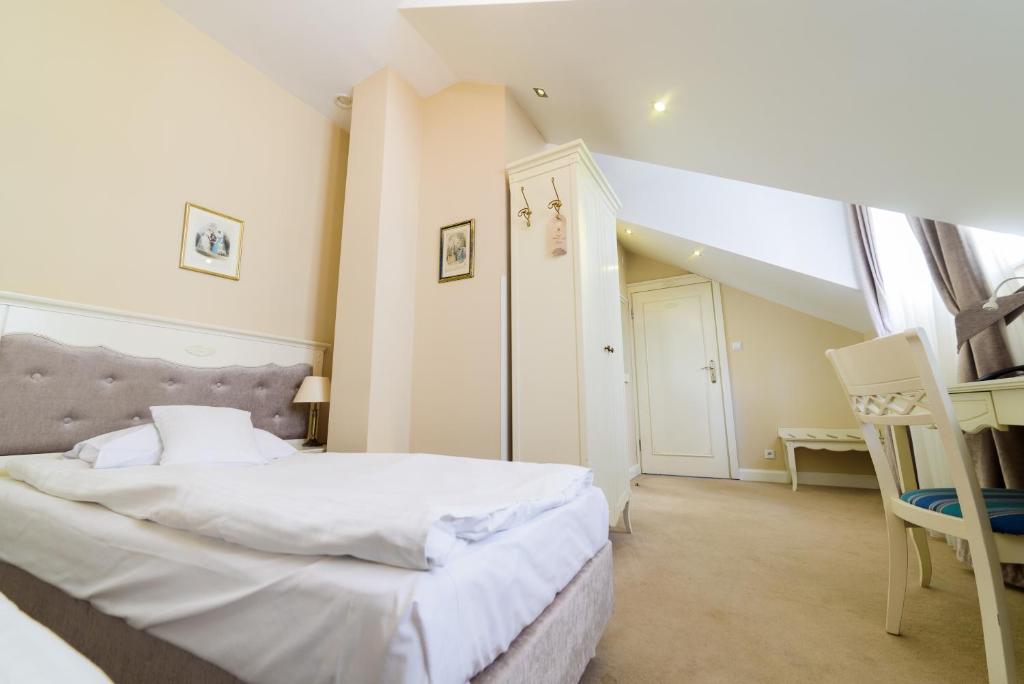 Ambasadorski Residence - Resim 17