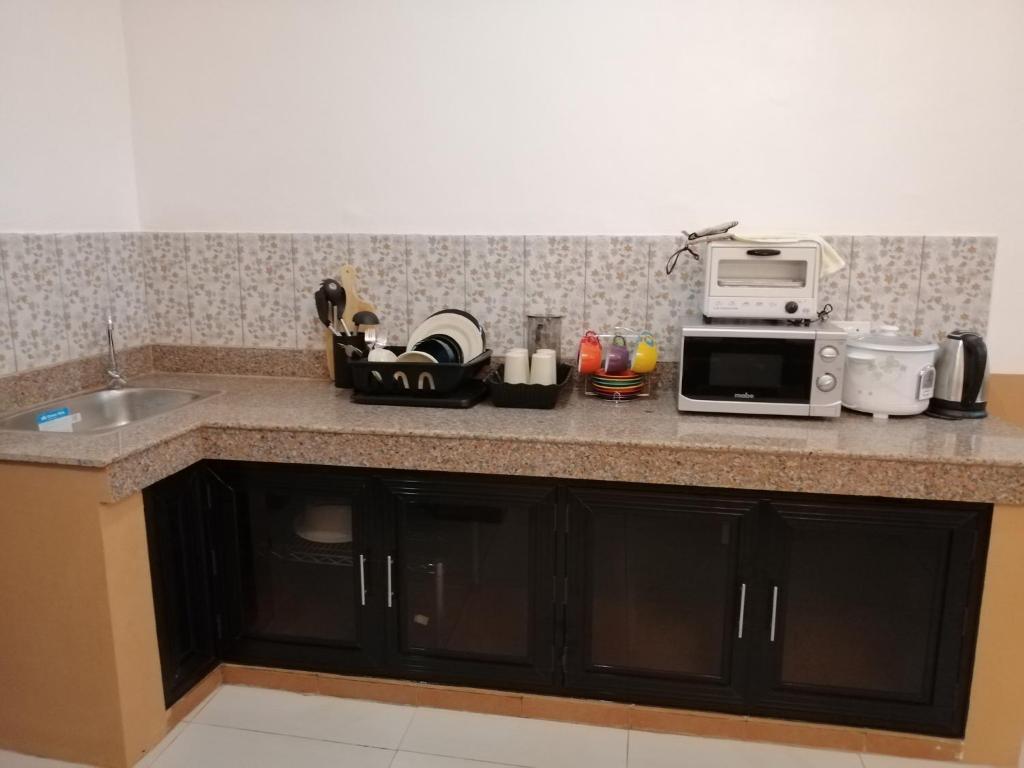 Kuchyň nebo kuchyňský kout v ubytování Jil's Apartelle