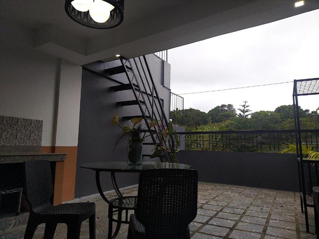 Balkón nebo terasa v ubytování Jil's Apartelle