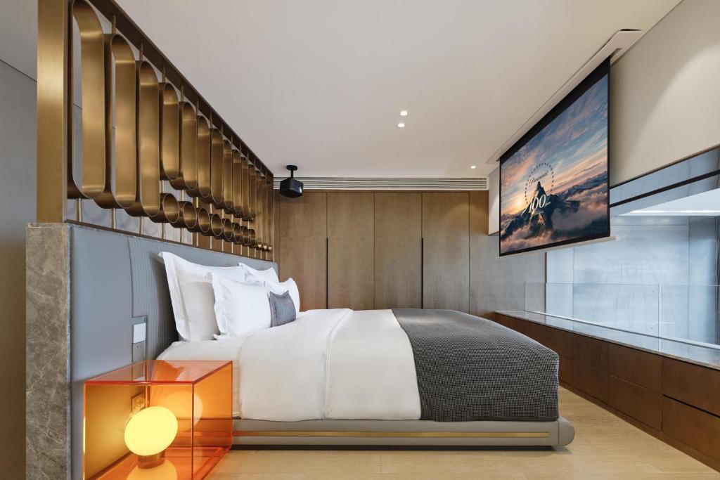 ISEYA Serviced Apart-ment Chengdu Taikoo Li Flagshipにあるベッド