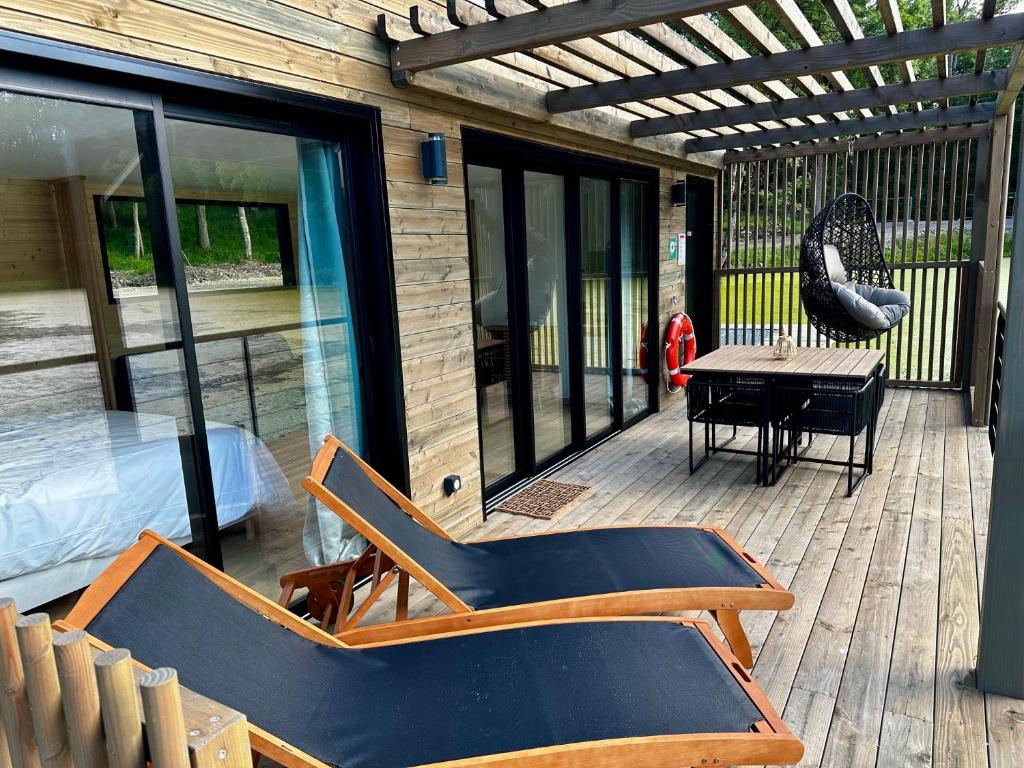 Fotografie z fotogalerie ubytování Cabanes sur l'eau - Domaine de Neuville v destinaci Sainte-Gemme