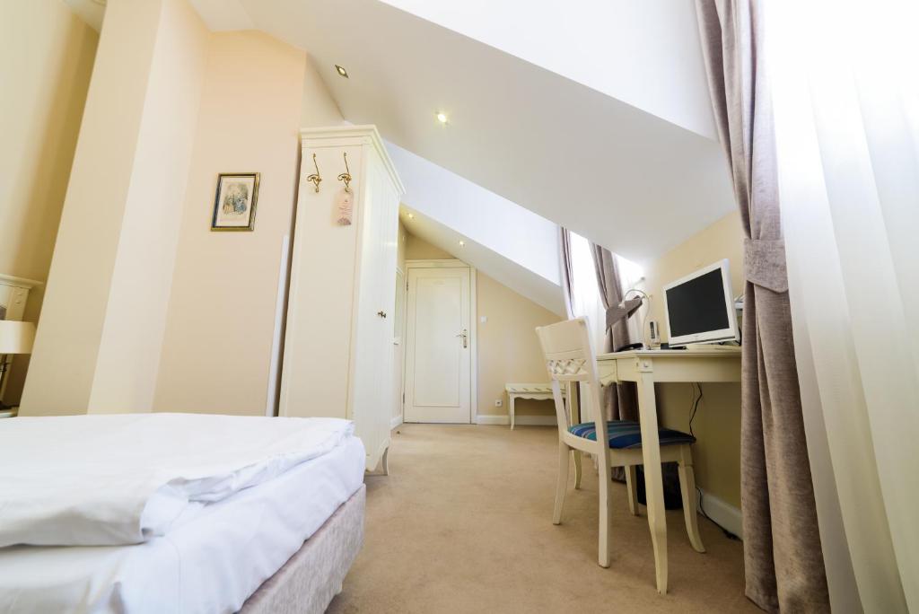 Ambasadorski Residence - Resim 25