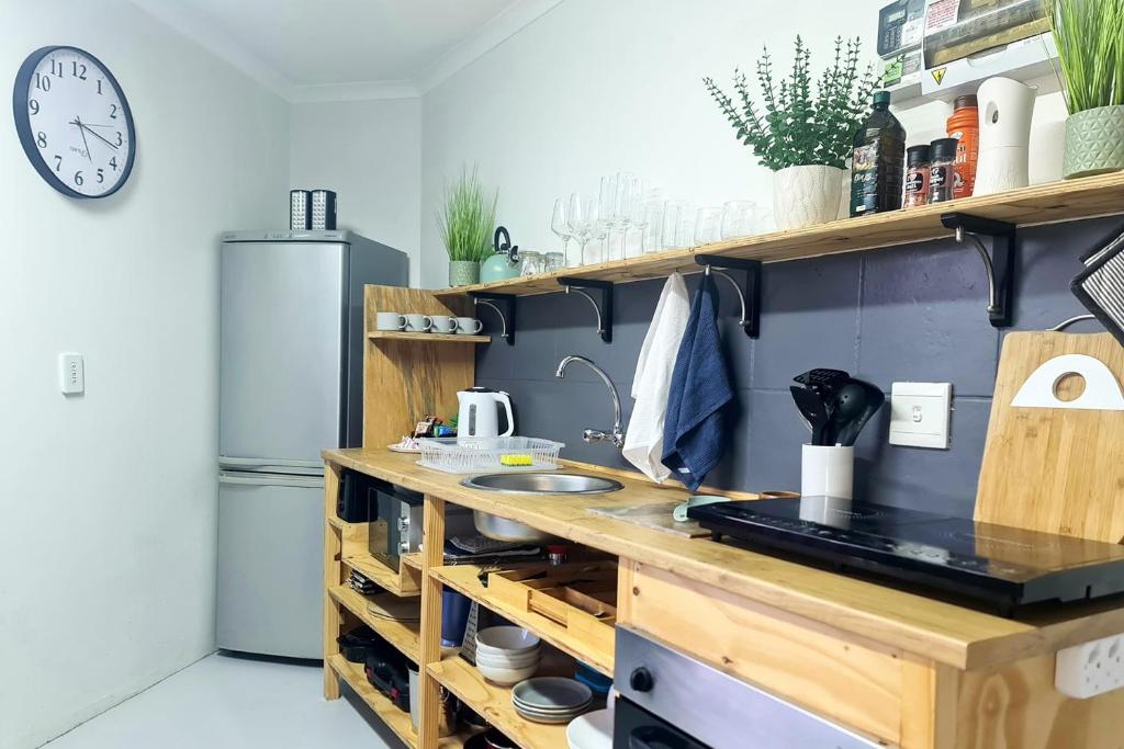 Myoli's Corner Studio Apartment Sedgefield - Image 5