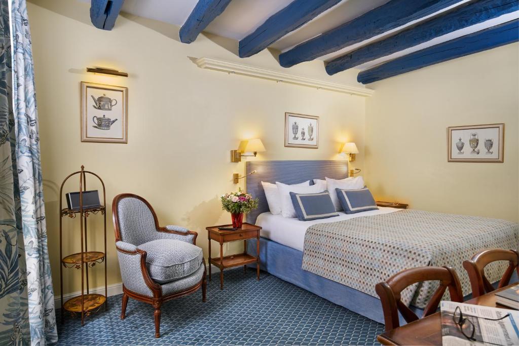 Le Relais Montmartre room