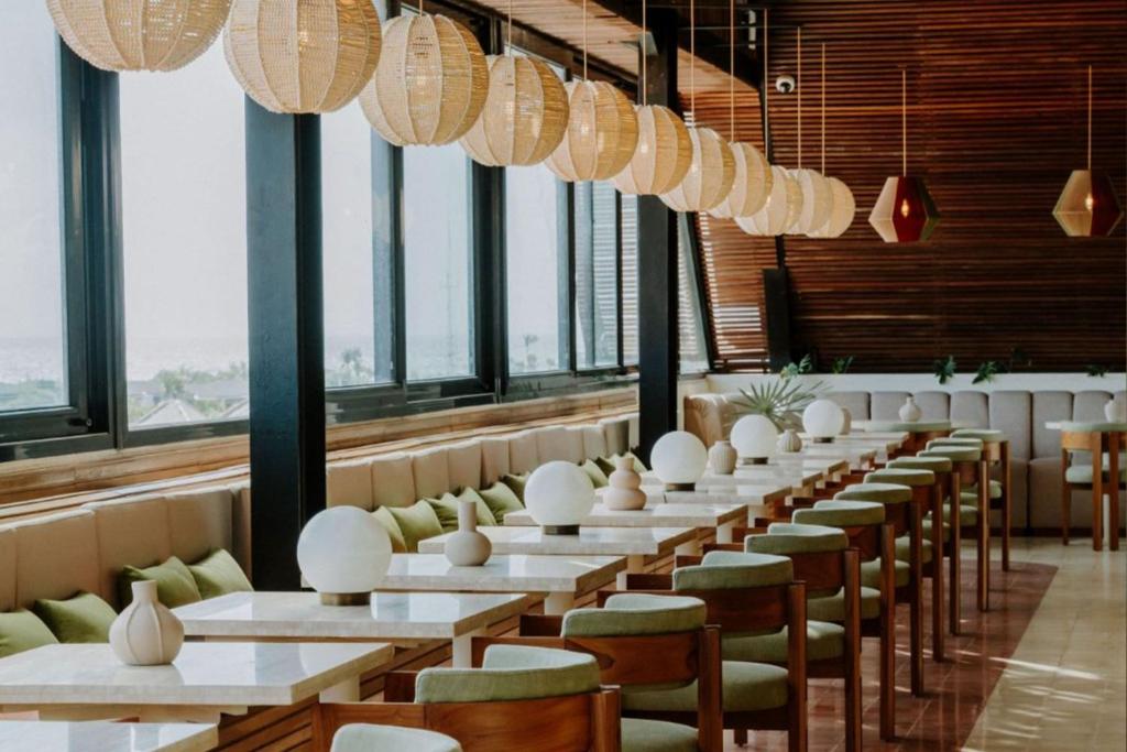 Restaurace v ubytování The Komu Canggu Bali