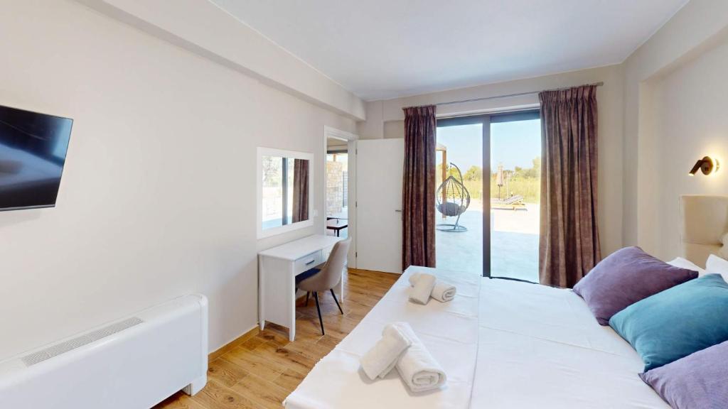 Postel nebo postele na pokoji v ubytování Epipleon Serenity Villas